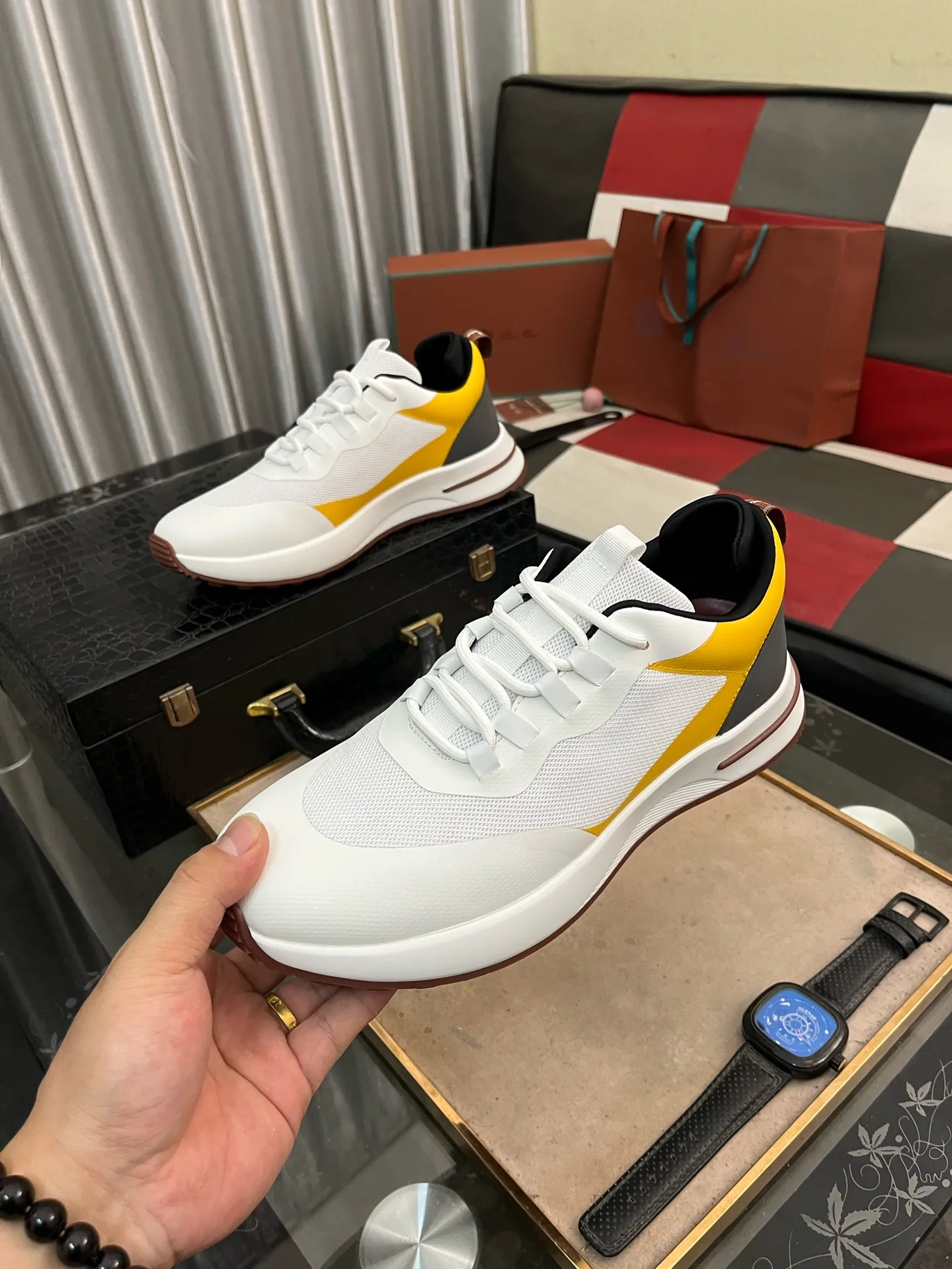 Men's men's shoes💰560⌚️⌚️LoroPiana/Noyo Piana WeekendWalk men's new thick-soled sports shoes, LP lace-up casual shoes that are as comfortable as clouds! The upper is made of cowhide leather, highlighting the sporty style. The lightweight sole adds a touch of modernity to the shoe. Counter original box packaging with dust bag!  Size: 38-449️⃣Colors available